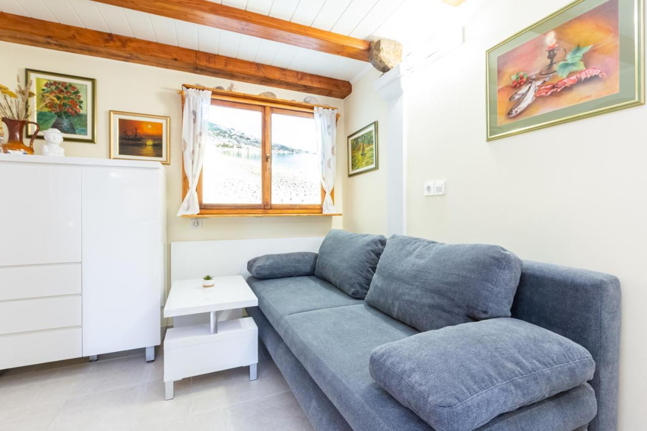 Apartment Sepat With Free Parking Place In Baska Dış mekan fotoğraf
