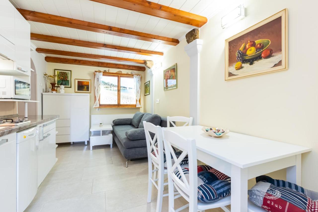 Apartment Sepat With Free Parking Place In Baska Dış mekan fotoğraf