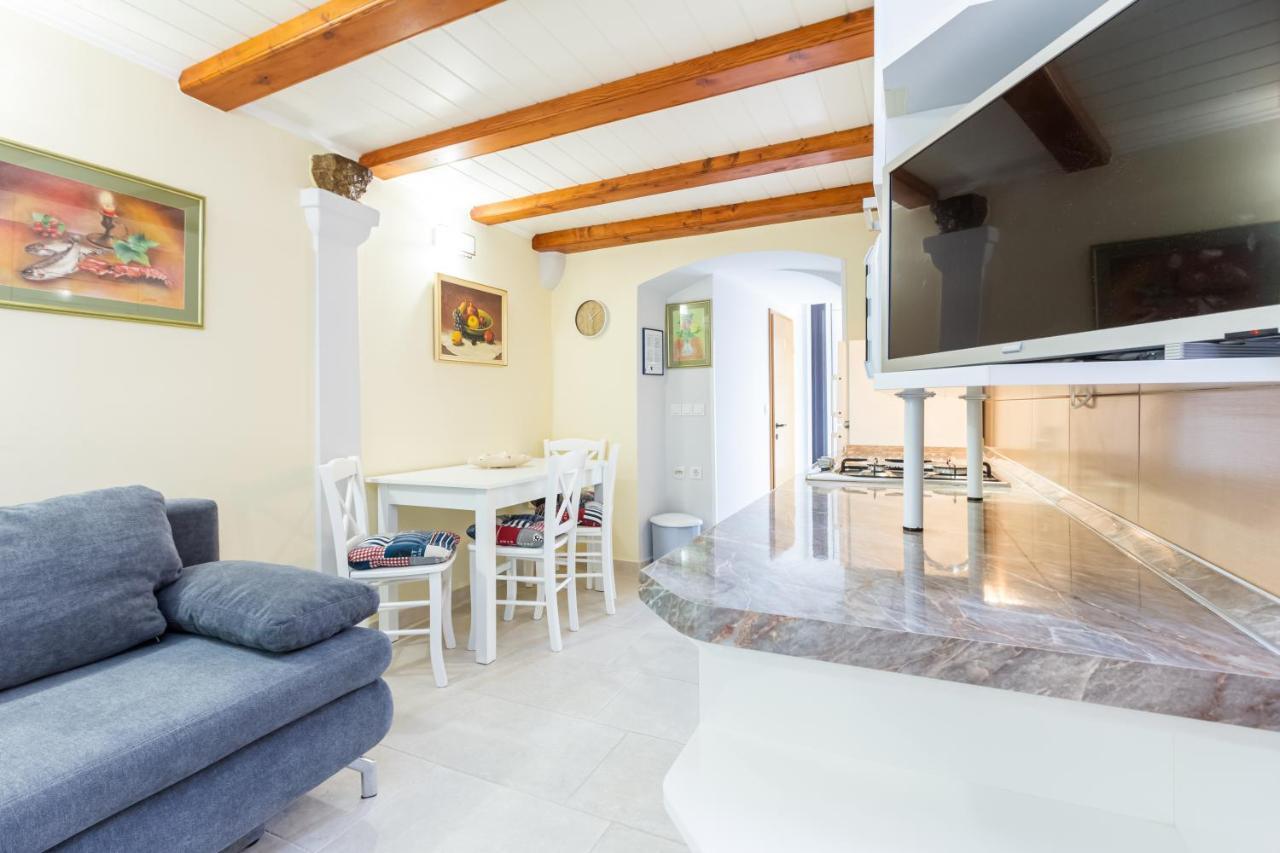 Apartment Sepat With Free Parking Place In Baska Dış mekan fotoğraf